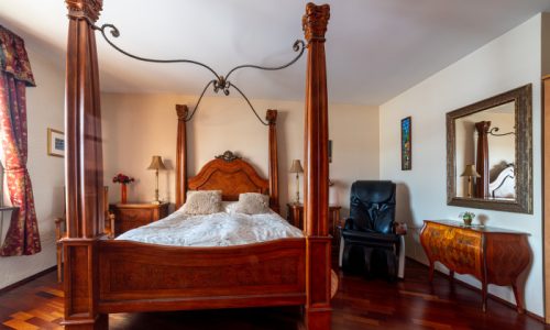 suite-with-spa-bath